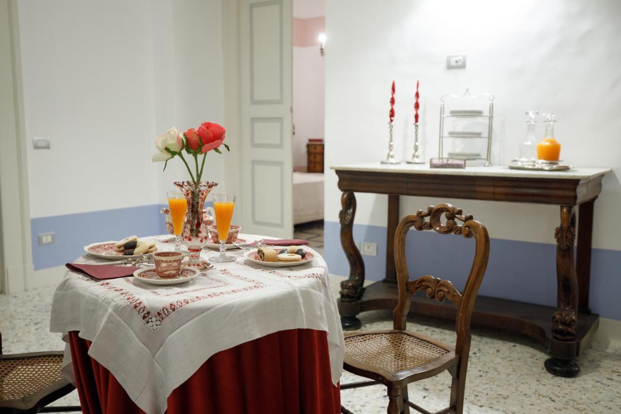 Palazzo Introna Bed & Breakfast Mola di Bari Exterior photo