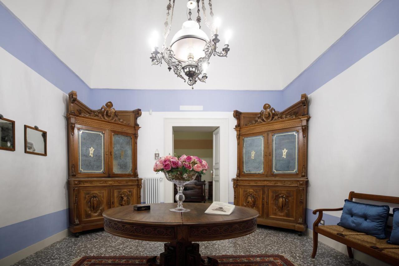 Palazzo Introna Bed & Breakfast Mola di Bari Exterior photo