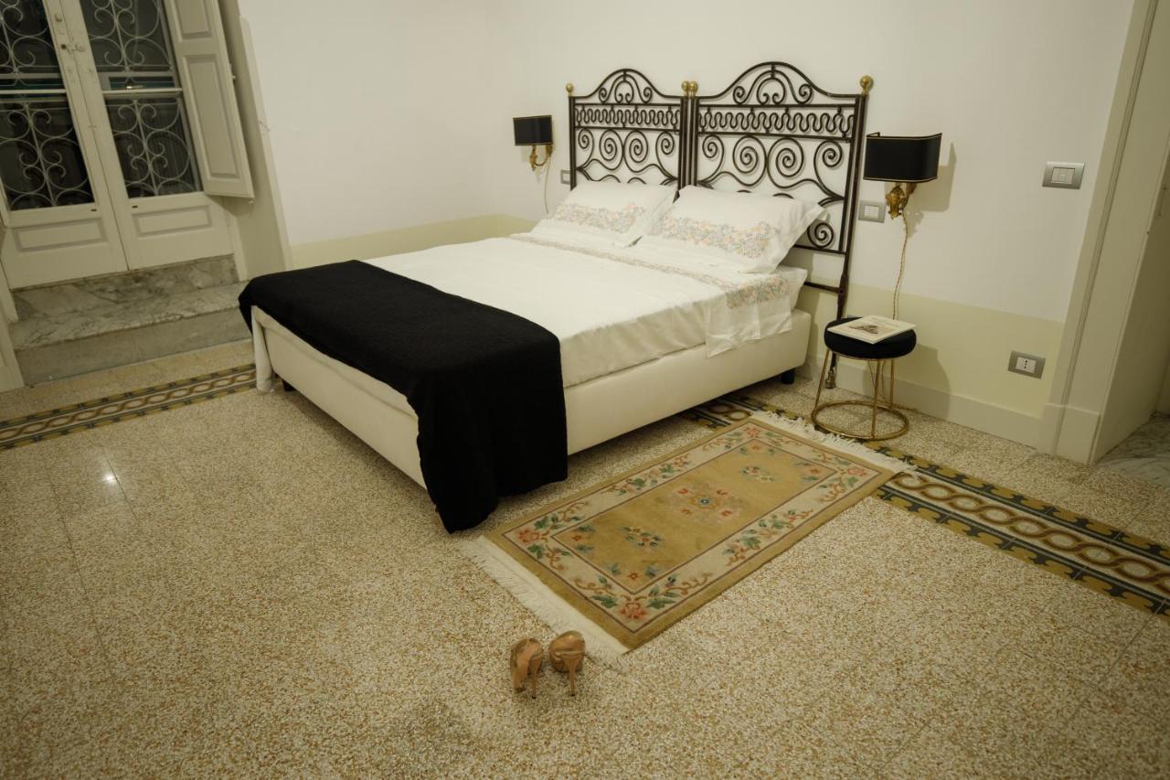 Palazzo Introna Bed & Breakfast Mola di Bari Exterior photo