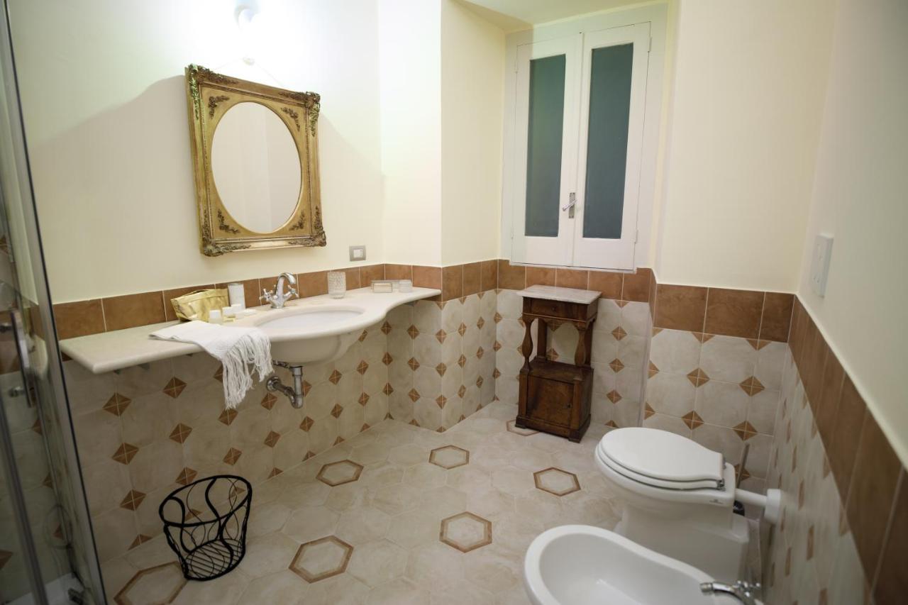 Palazzo Introna Bed & Breakfast Mola di Bari Exterior photo