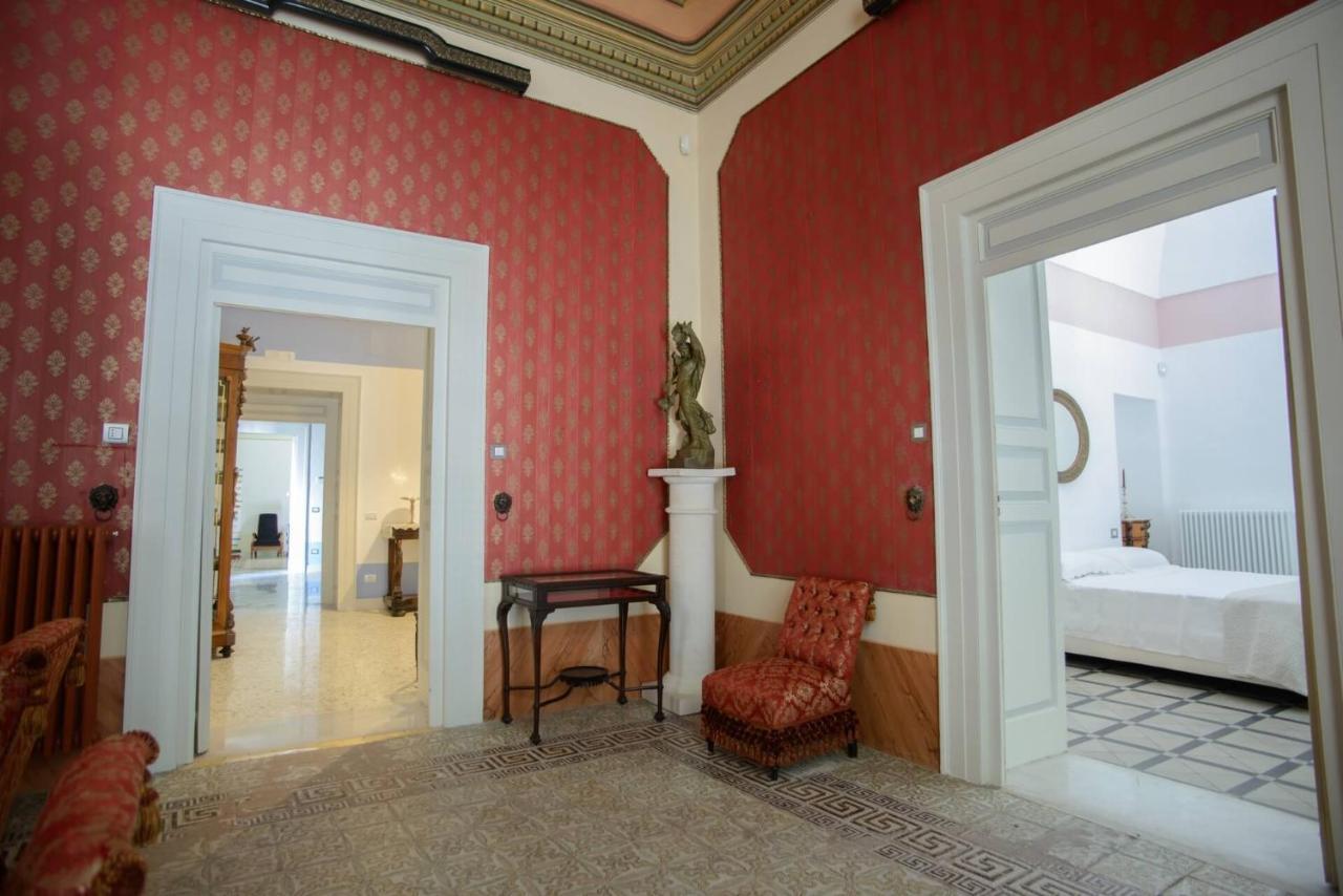 Palazzo Introna Bed & Breakfast Mola di Bari Exterior photo