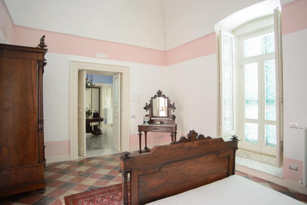 Palazzo Introna Bed & Breakfast Mola di Bari Exterior photo