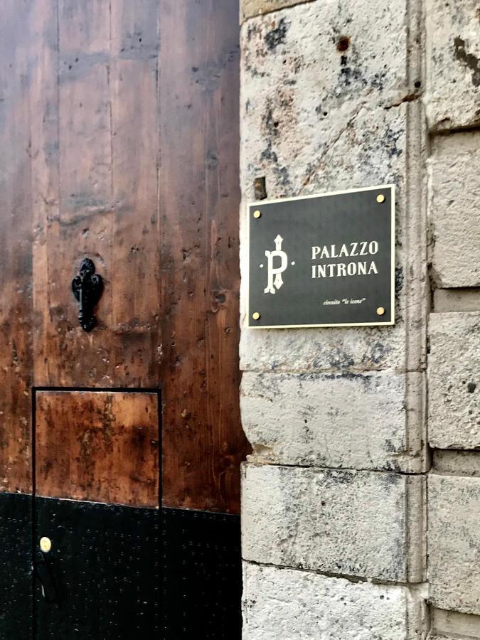 Palazzo Introna Bed & Breakfast Mola di Bari Exterior photo